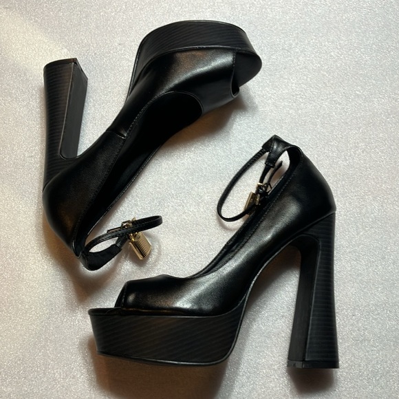 Black platform peep toe open toe heels with ankle strap and locket. Size 10. - Picture 5 of 9